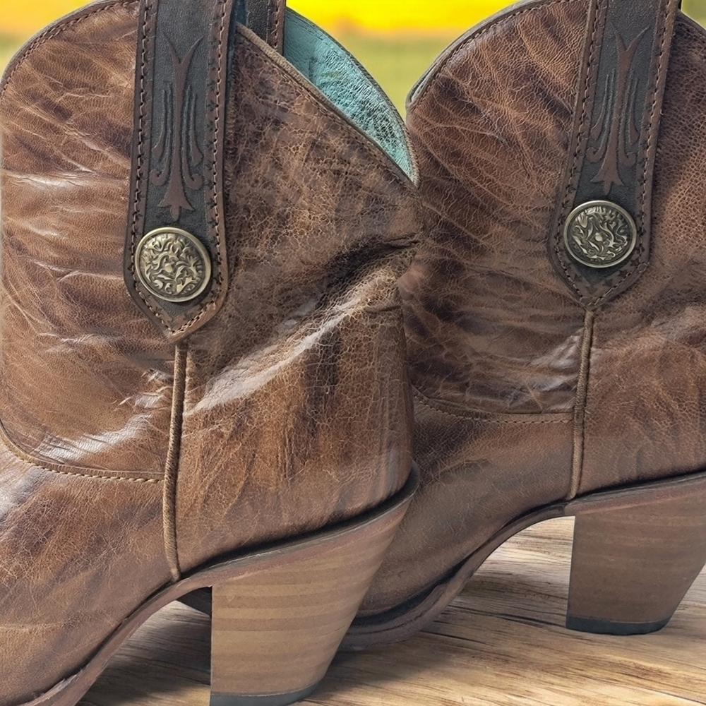 Corral Woman's Cowgirl boots size 8.5M block heel. Boot stand 9 inches. See more - Picture 15 of 16